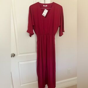 Mango Berry maxi dress lined 100 % polyester. Just in time for the Holiday